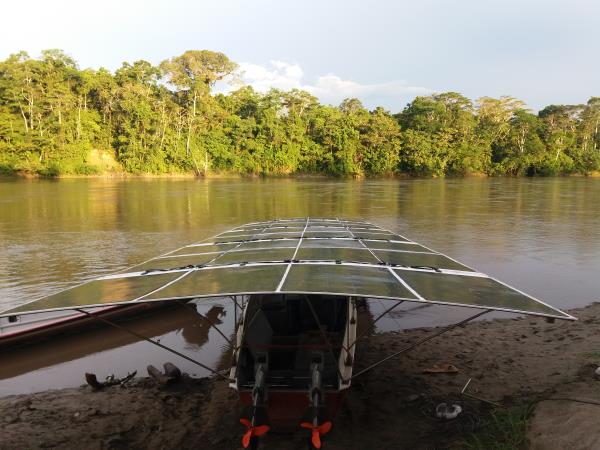Miasole Hanergy panel solar flexible canoa barco transporte torqeedo