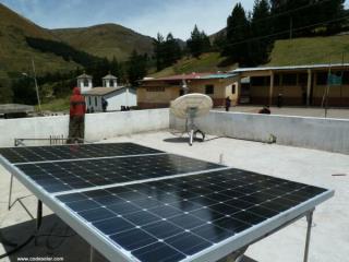 Instalación de Internet Satelital conn paneles solares fotovoltaicosCentro Innformatico de la Escuela Intercultural Bilingue Tupak Amaru en la comunidad El Corazon - Provinncia Bolivar