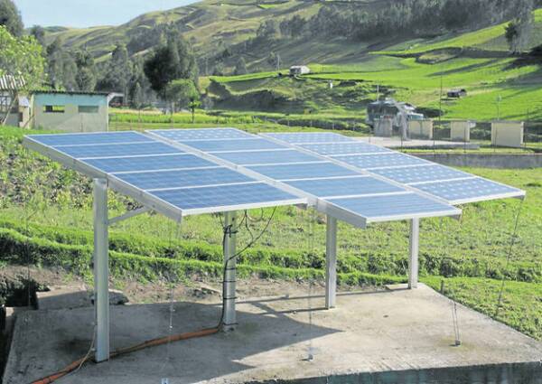 En la comunidad de Casaiche.Los paneles solares, 120 en total, tienen una vida útil de 30 años.